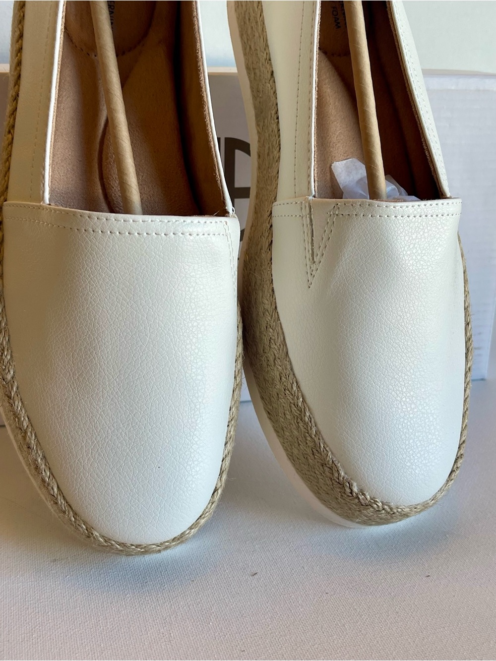 NIB GIANI BERNINI MEMORY FOAM SLIP ON ESPADRILLES WHITE WOMENS SIZE 8 - Picture 4 of 17